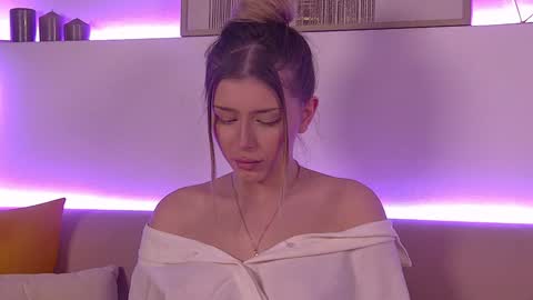 Mia online show from January 2025 04:43:02 PM