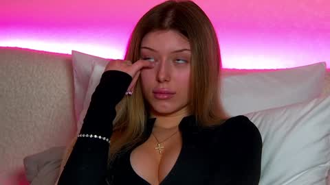 Mia online show from January 2025 09:30:02 AM