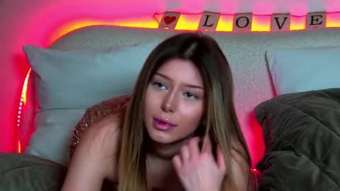 Mia online show from February 2025 09:24:01 AM