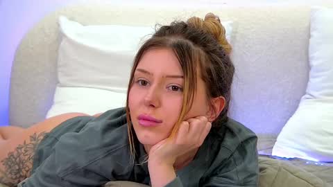 Mia online show from February 2025 01:24:01 PM