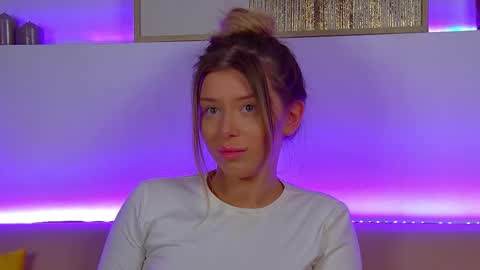 Mia online show from February 2025 09:47:01 AM