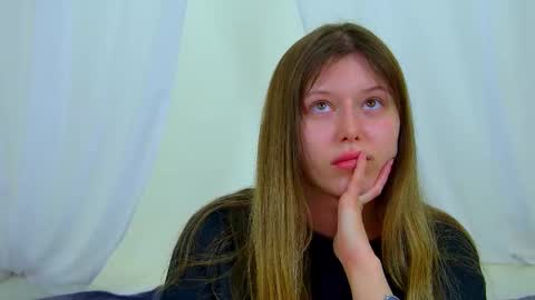 Mia online show from February 2026 07:03:02 AM