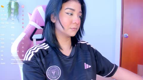 Snapshot of lilian_vergara chatting on December 2024 07:54:02 PM holis soy lily chang no olvides el pulgar arriba es muy importante para mi 3 independent model online show from December 2024 07:54:02 PM