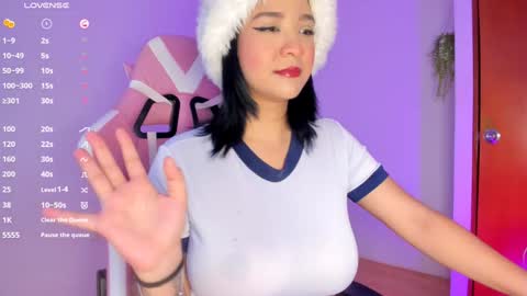 Snapshot of lilian_vergara chatting on December 2024 09:54:01 PM holis soy lily chang no olvides el pulgar arriba es muy importante para mi 3 independent model online show from December 2024 09:54:01 PM