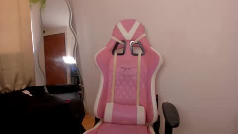 Snapshot of lilian_vergara chatting on February 2025 07:35:02 PM holis soy lily chang no olvides el pulgar arriba es muy importante para mi 3 independent model online show from February 2025 07:35:02 PM