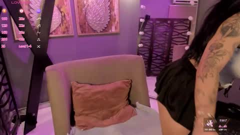 Snapshot of lilian_vergara chatting on September 2025 08:31:01 PM holis soy lily chang no olvides el pulgar arriba es muy importante para mi 3 independent model online show from September 2025 08:31:01 PM