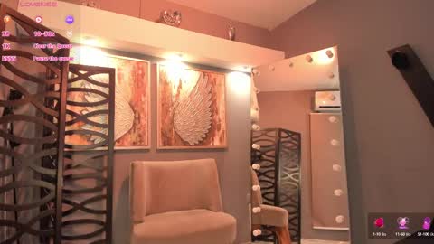 Snapshot of lilian_vergara chatting on September 2025 08:56:02 PM holis soy lily chang no olvides el pulgar arriba es muy importante para mi 3 independent model online show from September 2025 08:56:02 PM