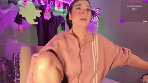 Snapshot of lilian_vergara chatting on October 2025 07:46:02 PM holis soy lily chang no olvides el pulgar arriba es muy importante para mi 3 independent model online show from October 2025 07:46:02 PM