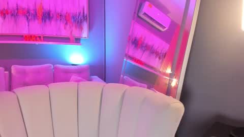 Snapshot of lilian_vergara chatting on February 2026 07:34:02 PM holis soy lily chang no olvides el pulgar arriba es muy importante para mi 3 independent model online show from February 2026 07:34:02 PM