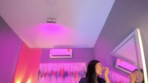 Snapshot of lilian_vergara chatting on February 2026 07:45:01 PM holis soy lily chang no olvides el pulgar arriba es muy importante para mi 3 independent model online show from February 2026 07:45:01 PM