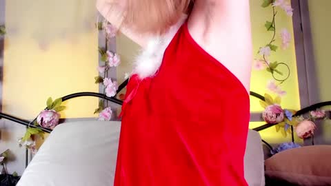 Snapshot of lilianslow chatting on December 2024 06:24:02 AM hi guys Im new here Im 18 years oldIve never had sex online show from December 2024 06:24:02 AM