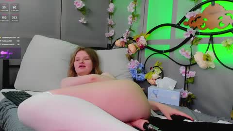 Snapshot of lilianslow chatting on January 2025 08:53:02 PM hi guys Im new here Im 18 years oldIve never had sex online show from January 2025 08:53:02 PM