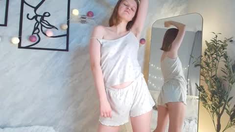 Snapshot of lilianslow chatting on December 2025 01:52:02 PM hi guys Im new here Im 18 years oldIve never had sex online show from December 2025 01:52:02 PM
