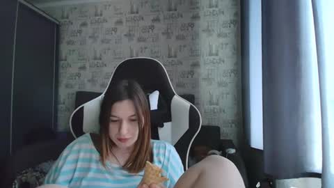liliawoolf online show from April 2026 09:25:01 AM