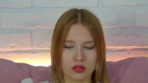 LiliLinn online show from September 2025 04:50:01 AM