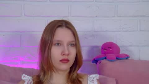 LiliLinn online show from May 2026 04:30:02 AM