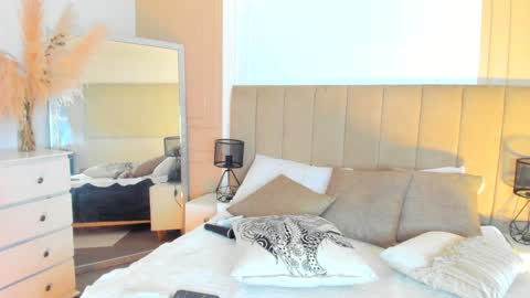 Snapshot of lilipinkette chatting on February 2025 04:15:02 AM Lili online show from February 2025 04:15:02 AM