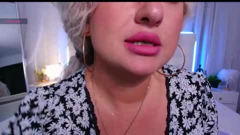 Snapshot of lilit_1love chatting on September 2025 04:41:02 PM Lilit online show from September 2025 04:41:02 PM