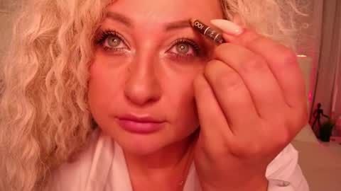 Snapshot of lilit_1love chatting on September 2025 05:18:02 PM Lilit online show from September 2025 05:18:02 PM