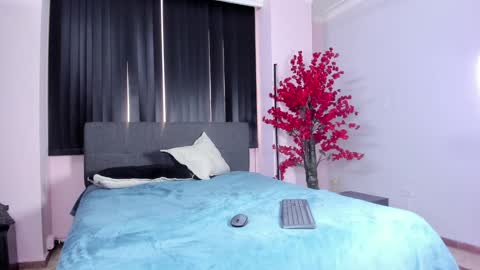 Snapshot of lilith_and_marcusblain chatting on January 2025 10:23:01 PM Lili Marcus online show from January 2025 10:23:01 PM