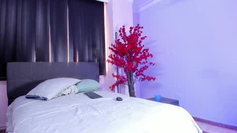 Snapshot of lilith_and_marcusblain chatting on February 2025 10:20:02 PM Lili Marcus online show from February 2025 10:20:02 PM