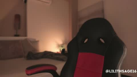 lilith_sage_ online show from October 2025 11:41:02 AM