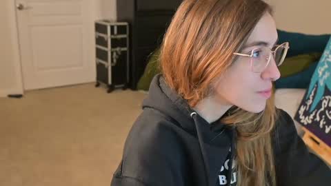 Snapshot of lilithoftrees chatting on December 2024 01:00:02 PM L online show from December 2024 01:00:02 PM