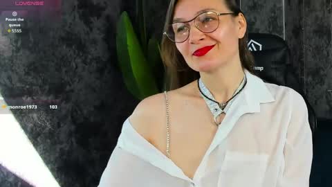 lillian_white1 online show from May 2026 01:56:01 AM