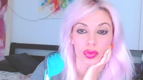 Lara online show from March 2025 07:56:01 PM