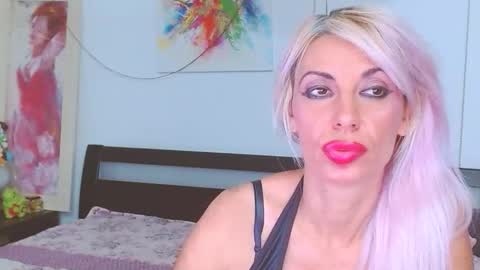 Lara online show from September 2025 02:44:02 AM