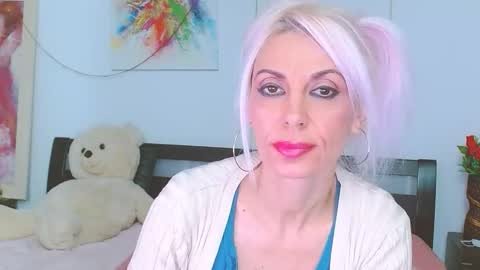 Lara online show from November 2025 05:35:02 PM