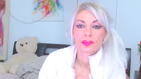 Lara online show from February 2026 09:21:01 PM