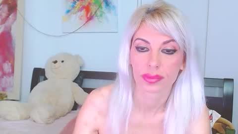 Snapshot of lillianasara chatting on April 2026 01:34:02 AM Lara online show from April 2026 01:34:02 AM