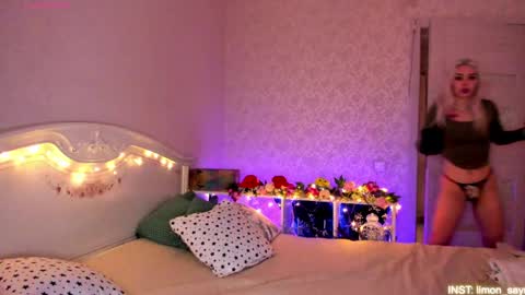 LilliMoore online show from May 2026 12:08:02 AM