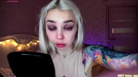 LilliMoore online show from May 2026 01:02:02 AM