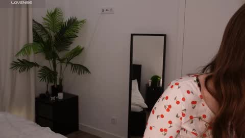 Lilly Colins online show from January 2025 01:58:01 PM