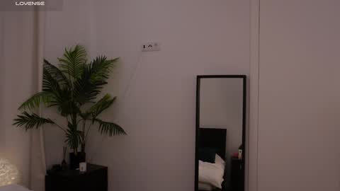 Lilly Colins online show from January 2025 09:34:01 PM