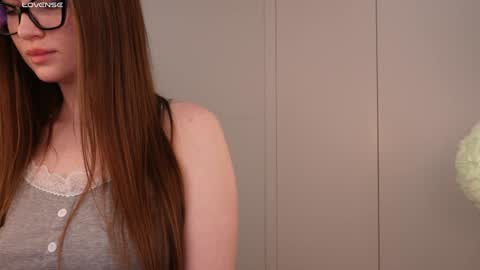 Lilly Colins online show from January 2025 06:03:02 PM