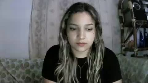 Snapshot of lilly_ocean22 chatting on April 2026 07:09:02 AM Sey - Lilly online show from April 2026 07:09:02 AM