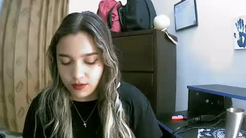 Snapshot of lilly_ocean22 chatting on April 2026 08:09:02 AM Sey - Lilly online show from April 2026 08:09:02 AM