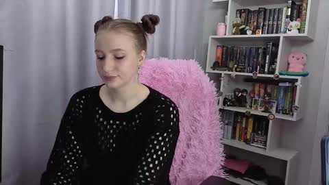 Snapshot of lillyfan_x chatting on October 2025 04:56:02 AM LillyFan X online show from October 2025 04:56:02 AM