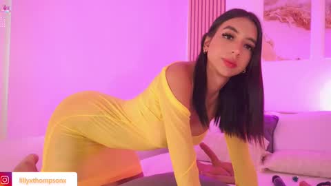 Lilly Thompson  online show from November 2025 08:40:01 PM