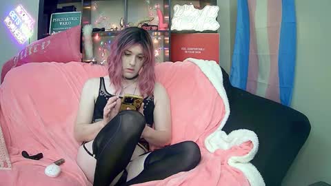 Snapshot of lillyvtrap chatting on October 2025 09:16:01 PM lillyVonT online show from October 2025 09:16:01 PM