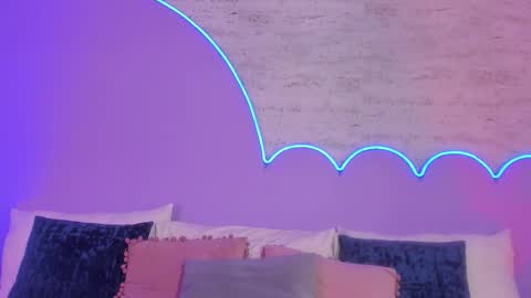 Lilou online show from September 2025 11:57:01 AM