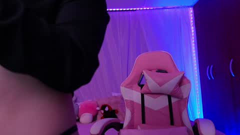 Lilou online show from May 2026 07:12:02 PM