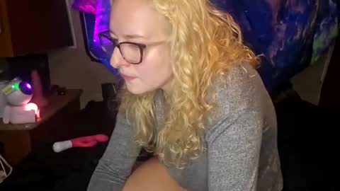 Snapshot of lilpies chatting on November 2025 06:06:02 AM LilPies online show from November 2025 06:06:02 AM