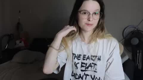 Snapshot of lily_and_jake chatting on November 2025 07:07:01 AM lily_and_jake online show from November 2025 07:07:01 AM