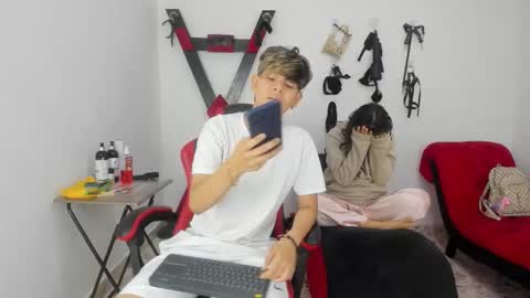 Snapshot of lily_and_lina chatting on December 2025 12:14:02 PM Lily and Lina online show from December 2025 12:14:02 PM