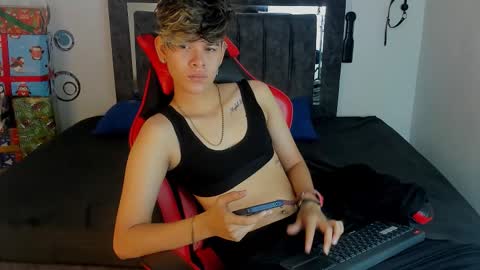 Snapshot of lily_and_lina chatting on December 2025 11:59:02 AM Lily and Lina online show from December 2025 11:59:02 AM