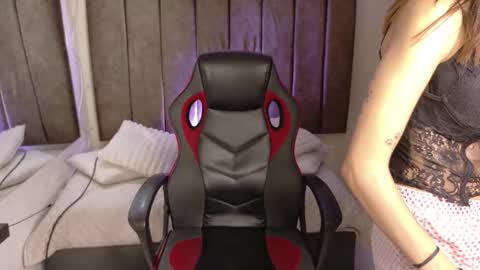 Lily online show from November 2025 03:38:01 AM